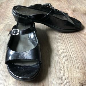 Dansko Black Patent Leather Mary Jane Slide Sandals Women’s US 10/ EU 42